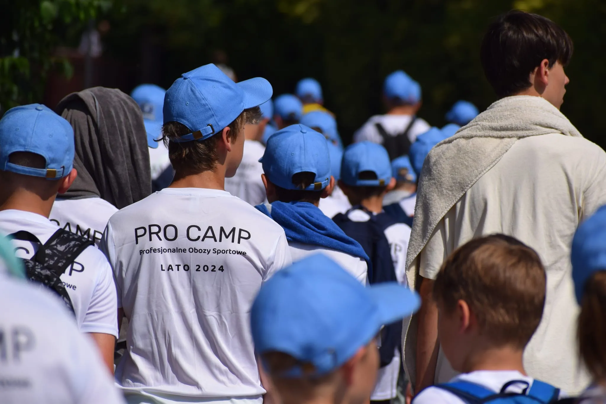Uczestnicy obozu w koszulkach Pro Camp