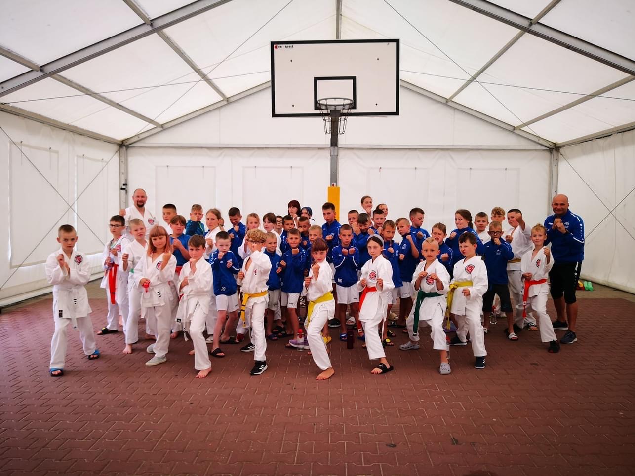 Obóz sportowy — trening karate